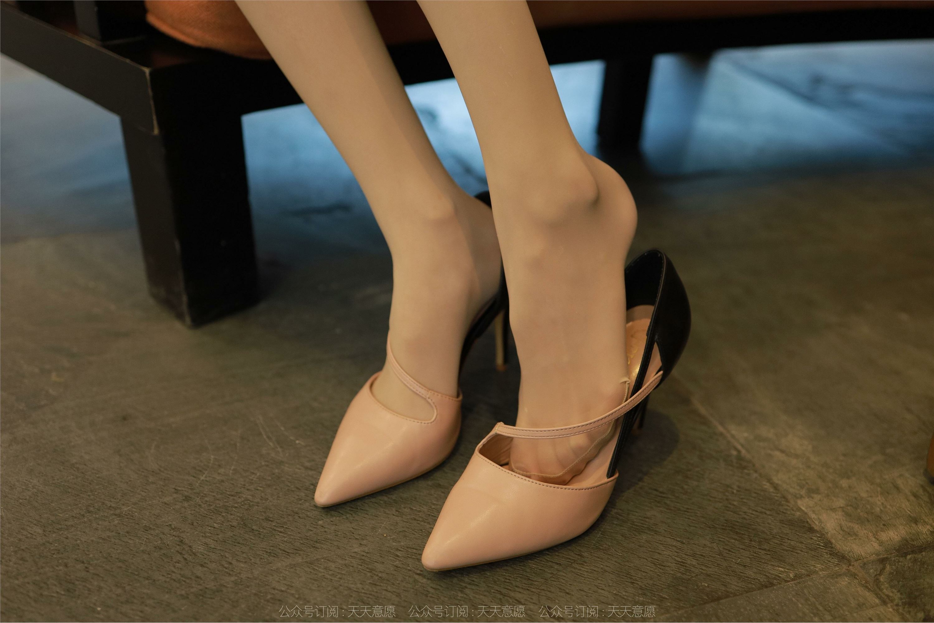 IESS异思趣向  2022.01.01 丝享家981：团团《气质一步裙》